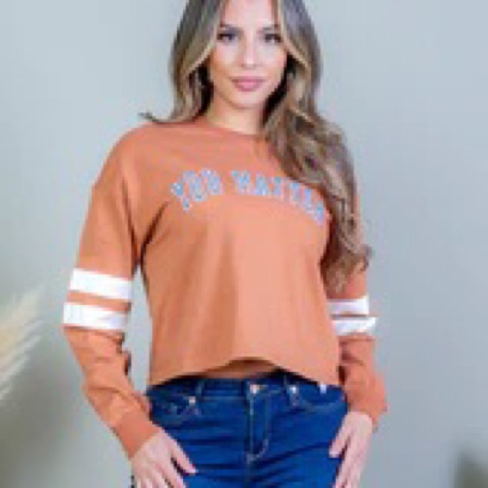 “NEW” 
Top
Long Sleeve - Crew Neck 
Crop Top 
Sporty White Striped Sleeve